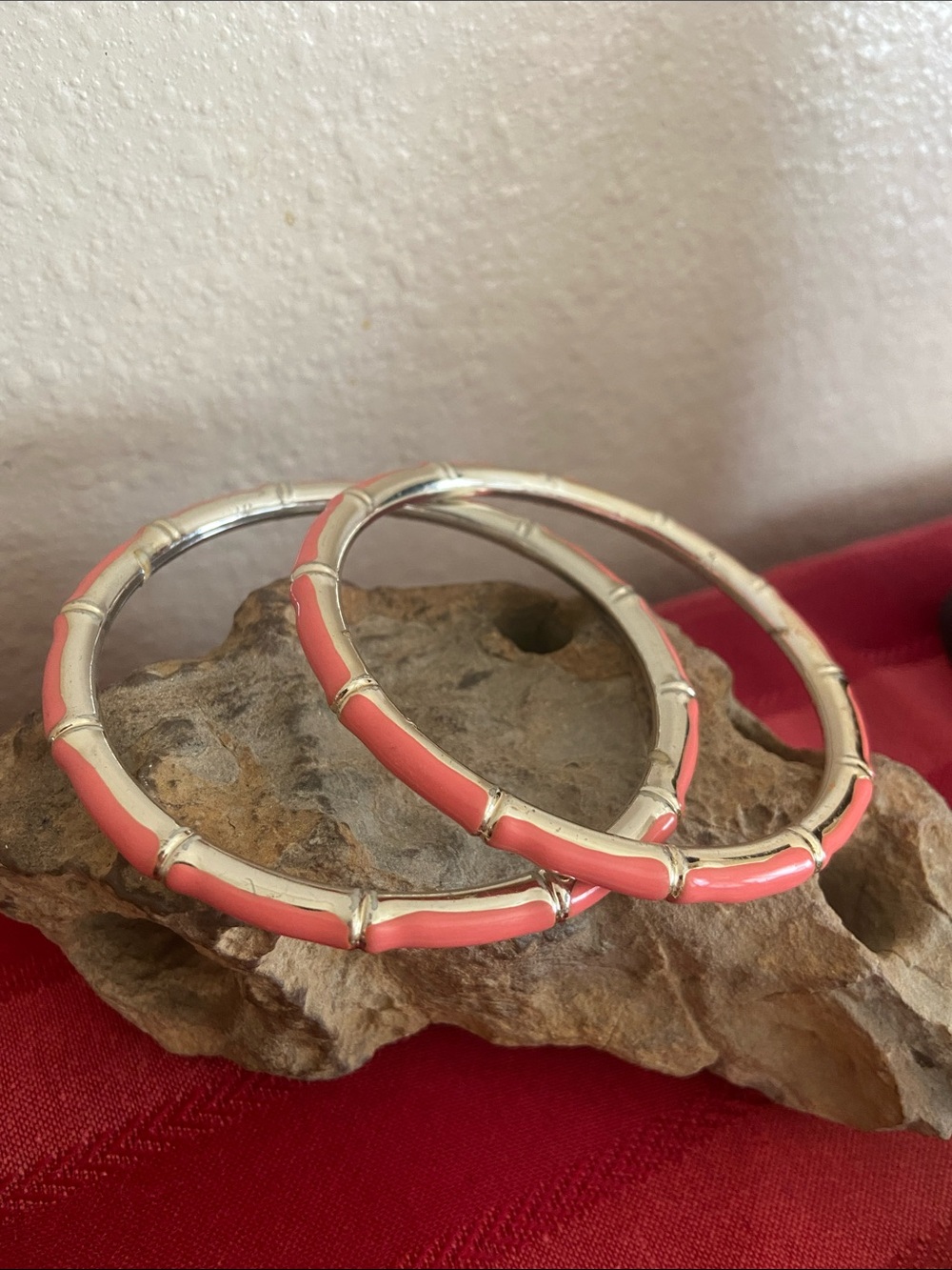 5/$10❤️❤️❤️New Set of 2 Acrylic Gold & Coral Enamel Acrylic Bangle Bracelets